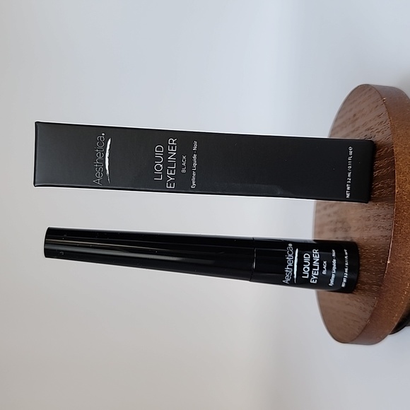 Aesthetica Liquid Eyeliner - Black - Picture 1 of 11